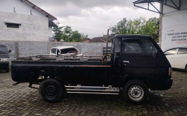 MITSUBISHI  L 300  PU