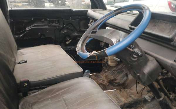 MITSUBISHI  L 300  PU