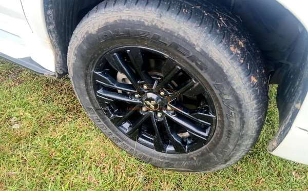 MITSUBISHI PAJERO SPORT 2.4L DAKAR-L (4X2)