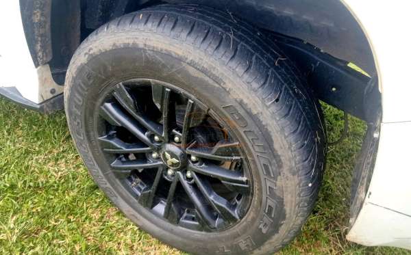 MITSUBISHI PAJERO SPORT 2.4L DAKAR-L (4X2)