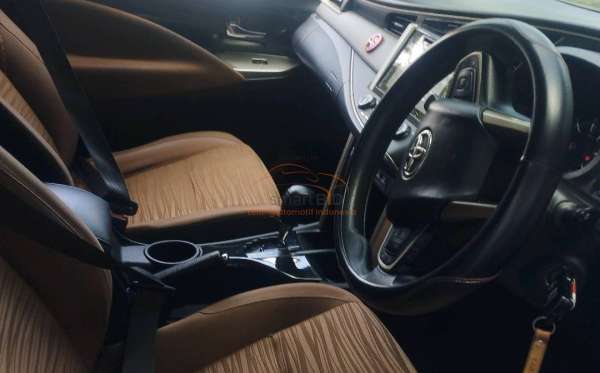 TOYOTA KIJANG INNOVA V