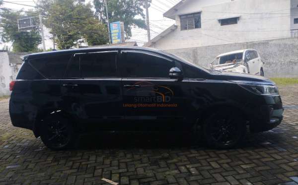 TOYOTA KIJANG INNOVA V