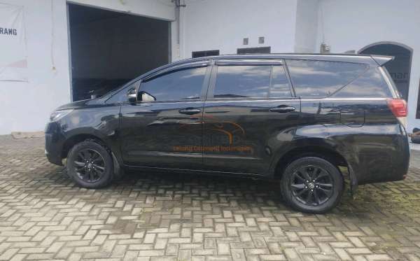 TOYOTA KIJANG INNOVA V