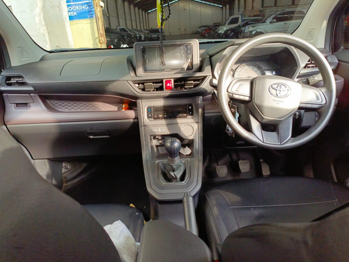 TOYOTA  AVANZA  1.3 E