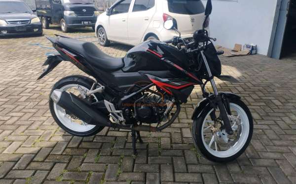 HONDA CB 150 R