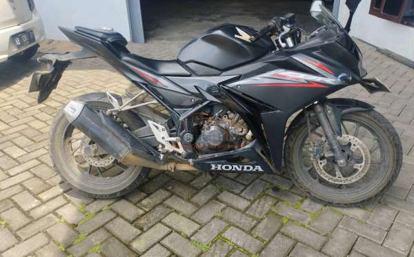HONDA CBR 150 R