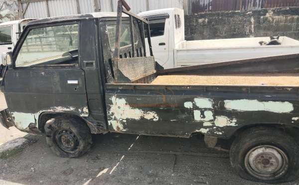 MITSUBISHI  L 300  PU