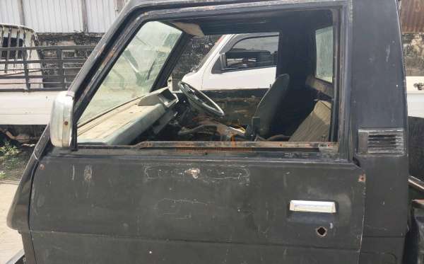 MITSUBISHI  L 300  PU