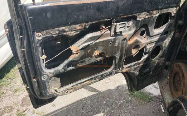 MITSUBISHI  L 300  PU