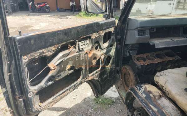 MITSUBISHI  L 300  PU