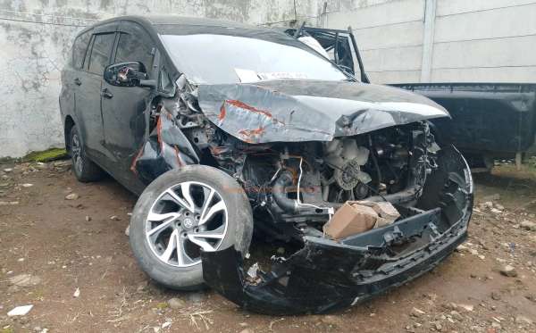TOYOTA INNOVA 2.4 G