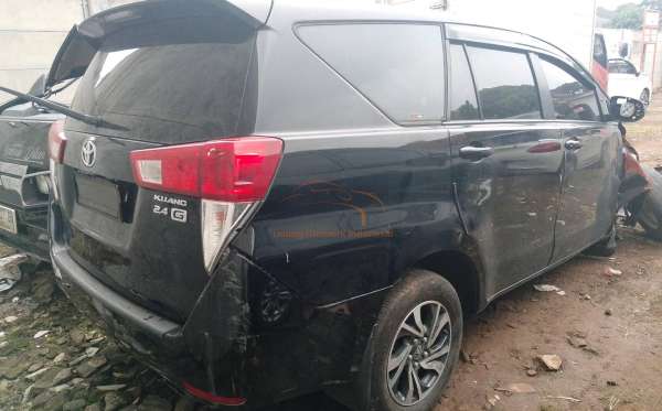 TOYOTA INNOVA 2.4 G