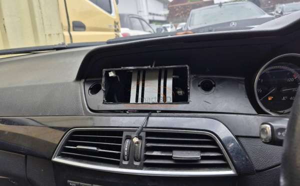 MERCEDES BENZ C 200 CGI