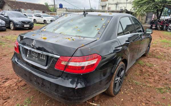 MERCEDES BENZ E 200