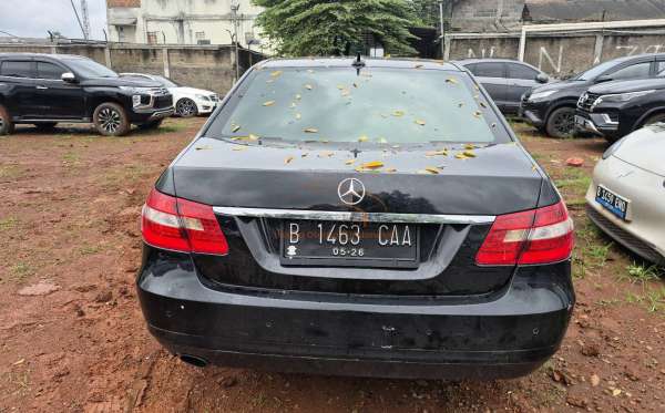 MERCEDES BENZ E 200