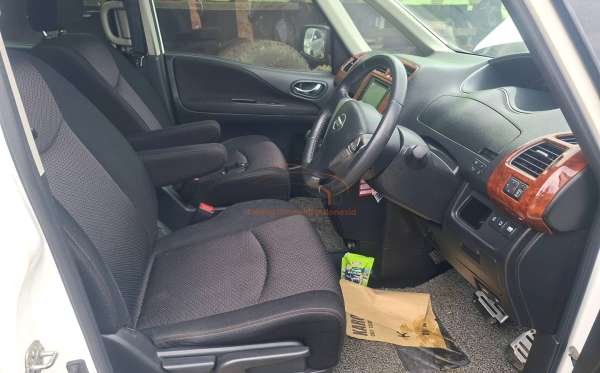 NISSAN SERENA HIGWAY STAR 2.0