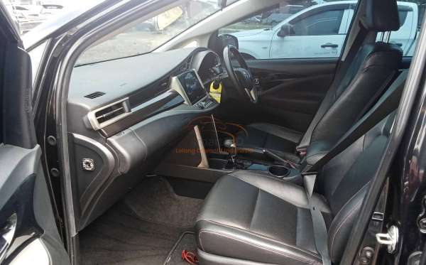 TOYOTA INNOVA VENTURER