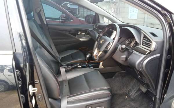 TOYOTA INNOVA VENTURER