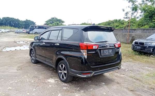 TOYOTA INNOVA VENTURER