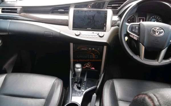 TOYOTA INNOVA VENTURER