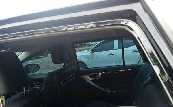 TOYOTA INNOVA VENTURER