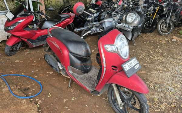 HONDA SCOOPY CW