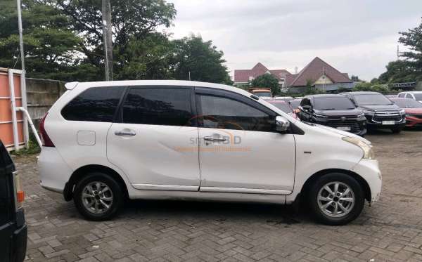TOYOTA  AVANZA  G
