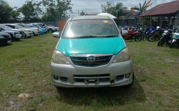 TOYOTA AVANZA