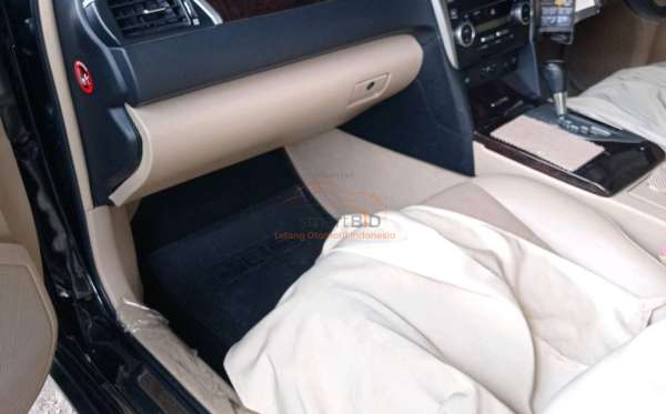 TOYOTA Carmy 2.5 HYBRID A/T