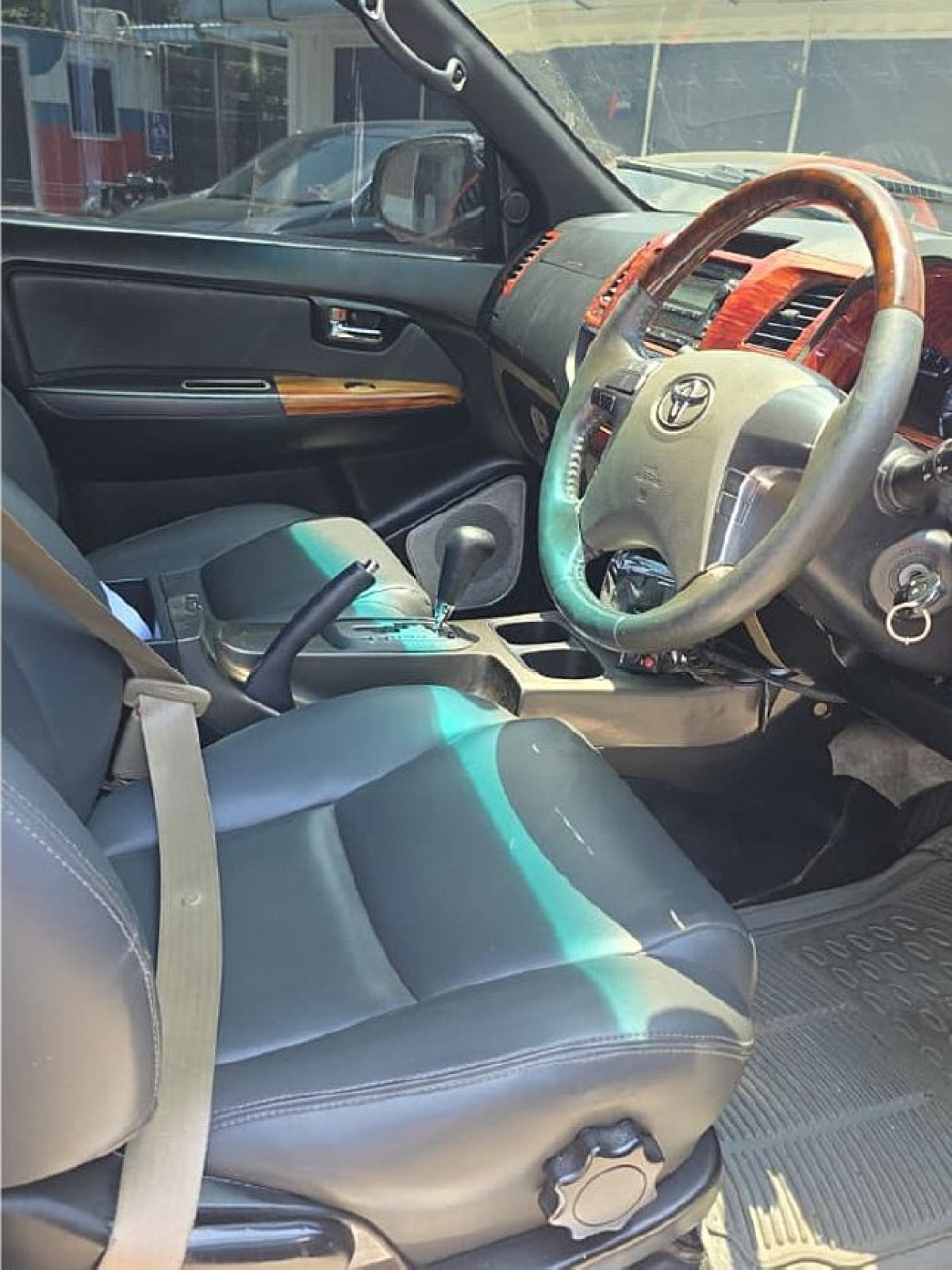 TOYOTA FORTUNER  2.5G AT