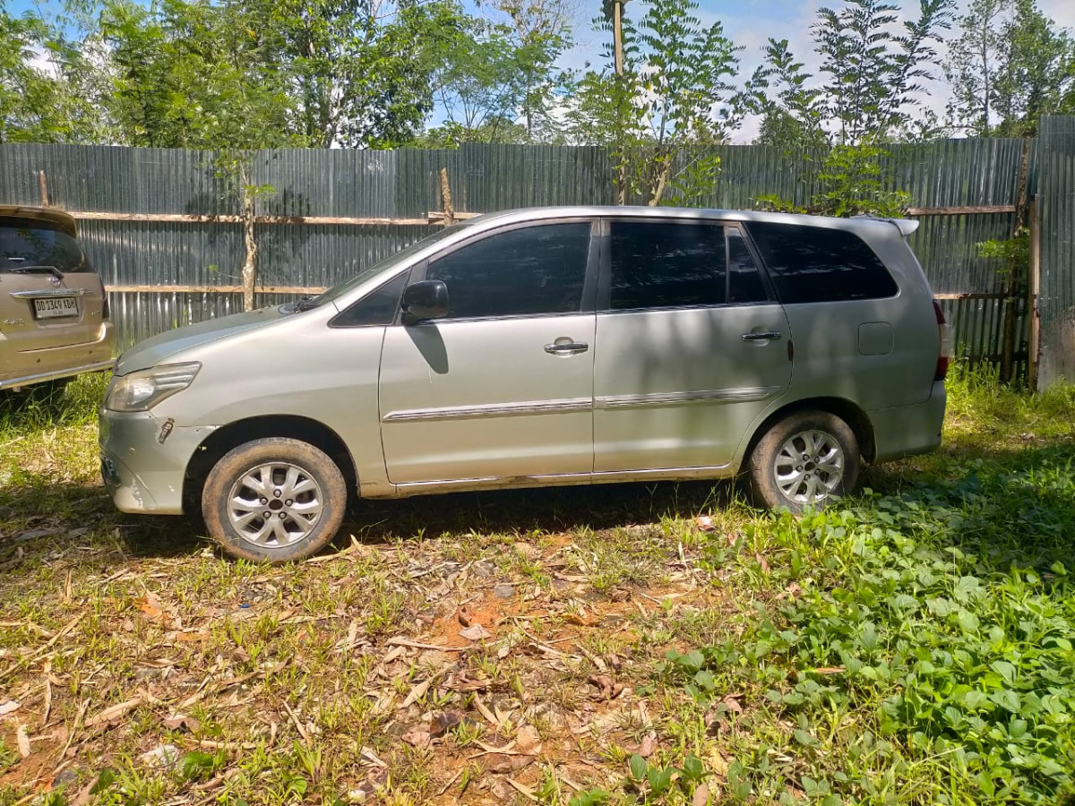 TOYOTA  INNOVA  V