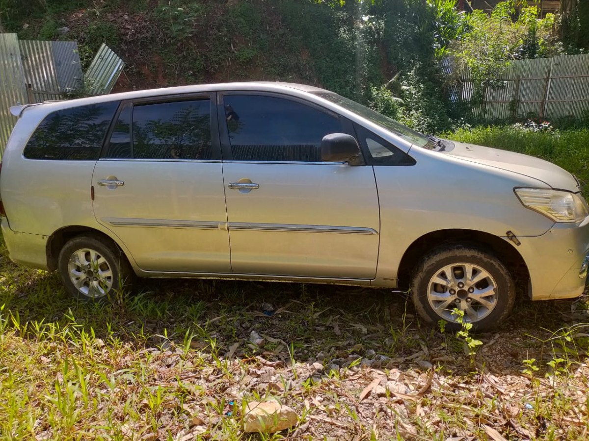 TOYOTA  INNOVA  V
