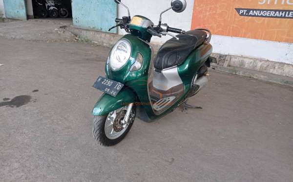 HONDA SCOOPY CW
