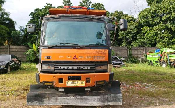 MITSUBISHI  FN  527 MS (6x4) M/T