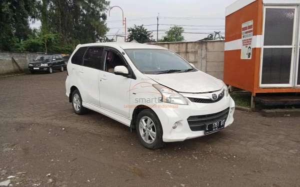 TOYOTA AVANZA VELOZ