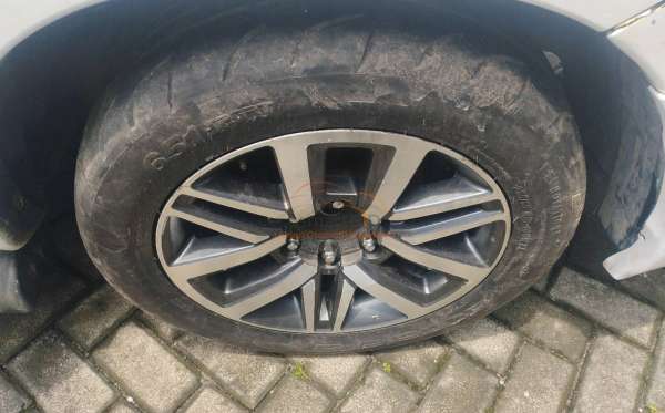 TOYOTA FORTUNER 2.5G AT