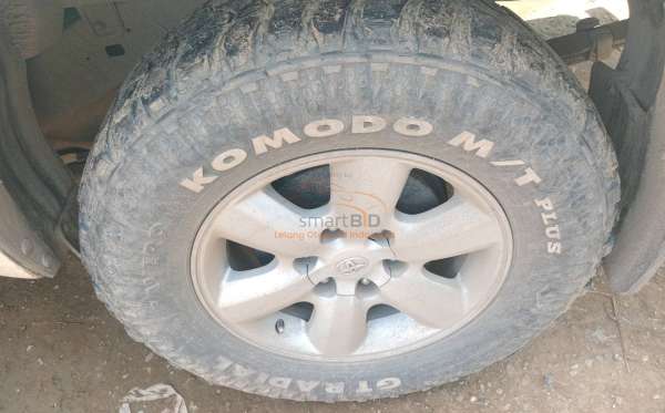 TOYOTA HILUX PICK UP