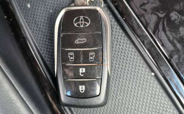 TOYOTA VELLFIRE 2.5G