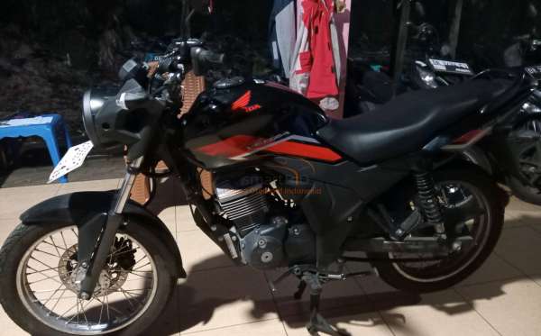 HONDA CB 150 Verza