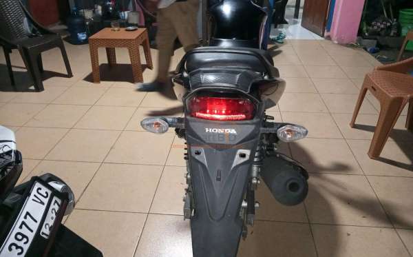 HONDA CB 150 Verza