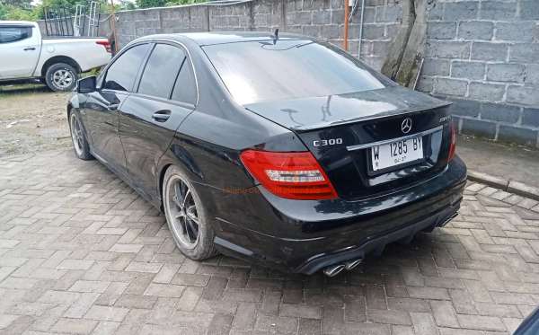 MERCEDES BENZ  C 200