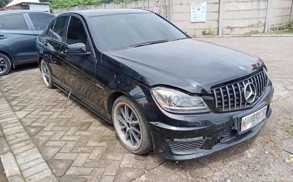 MERCEDES BENZ  C 200