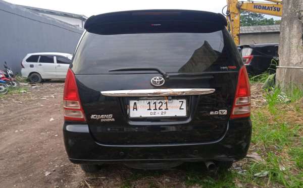 TOYOTA INNOVA V
