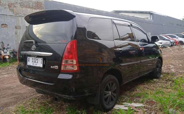 TOYOTA INNOVA V
