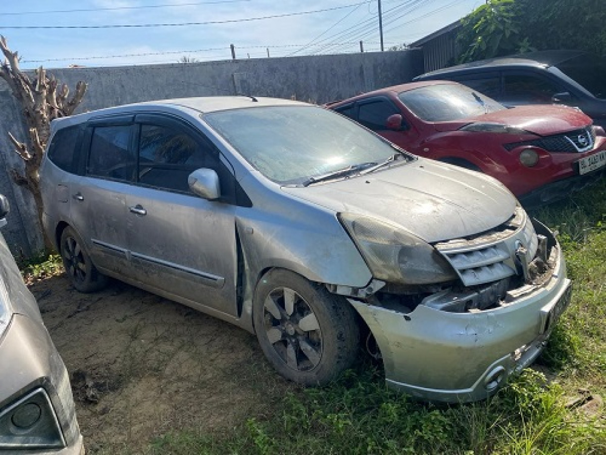 NISSAN  GRAND LIVINA  XV