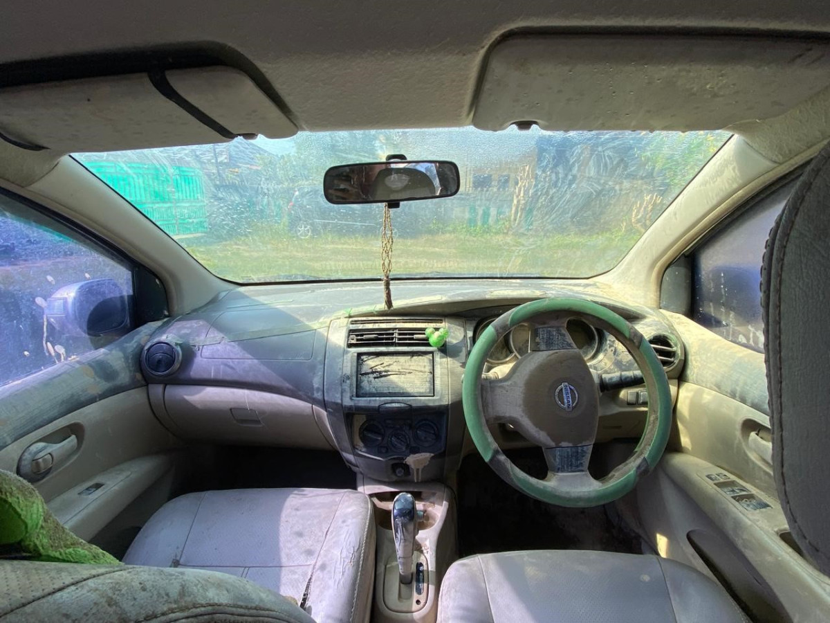 NISSAN  GRAND LIVINA  XV