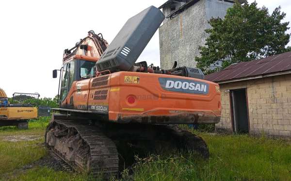 DOOSAN  EXCAVATOR DX520LCA