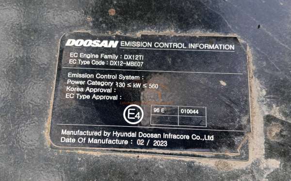 DOOSAN  EXCAVATOR DX520LCA