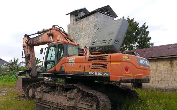 DOOSAN  EXCAVATOR DX520LCA