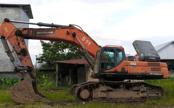 DOOSAN  EXCAVATOR DX520LCA
